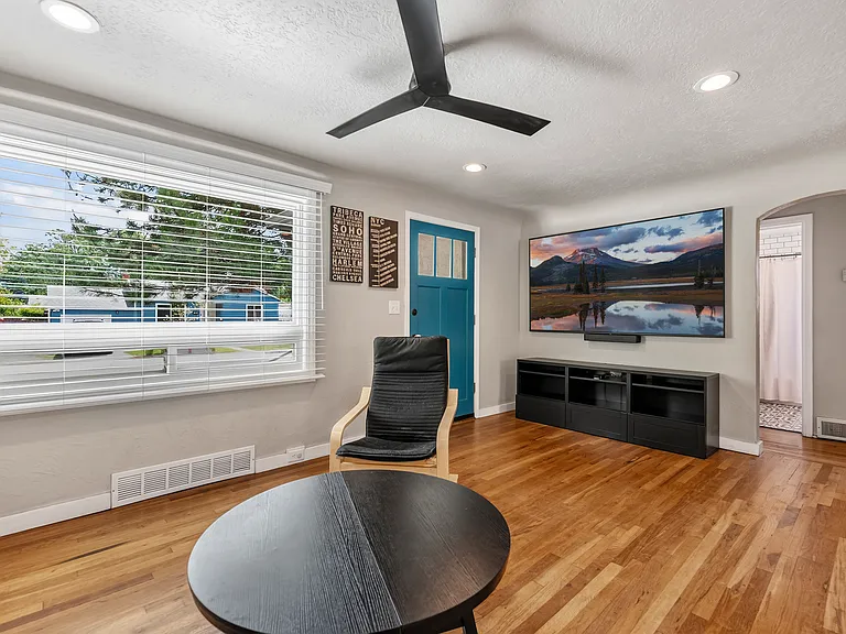 115 N Vinson St — Photo 8