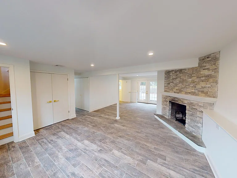LOWER LEVEL FAMILY ROOM
