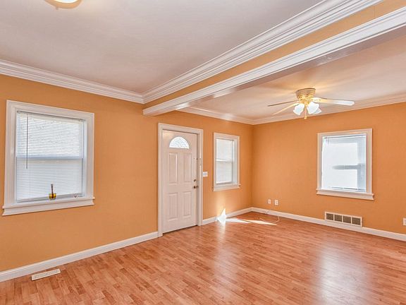 2nd image of 622 De Merville Ave