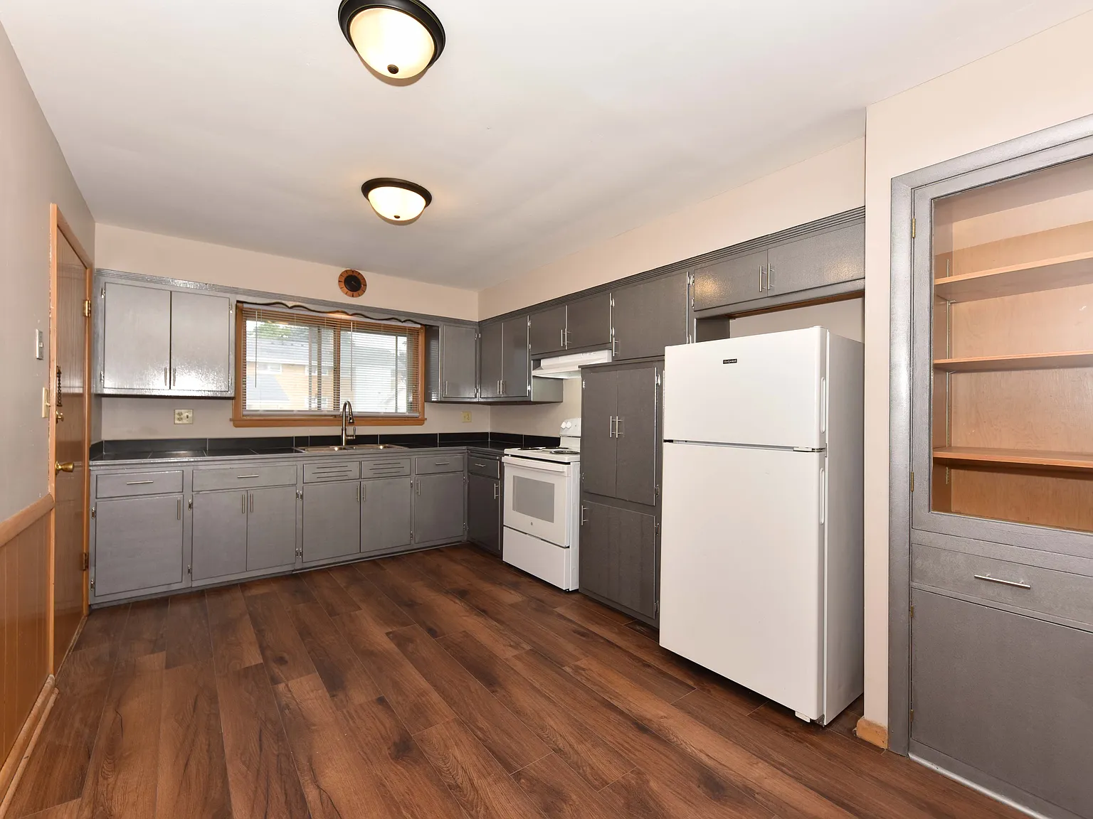 2 bed, 950 sqft, $1,195 — Photo 2