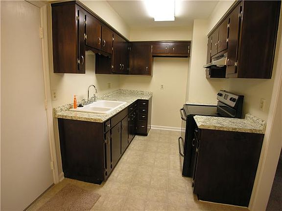 5th image of 363 Deer Lake Dr