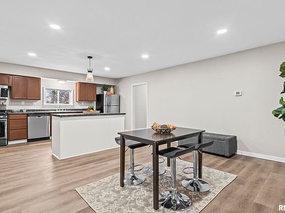 3rd image of 442 S 6th St
