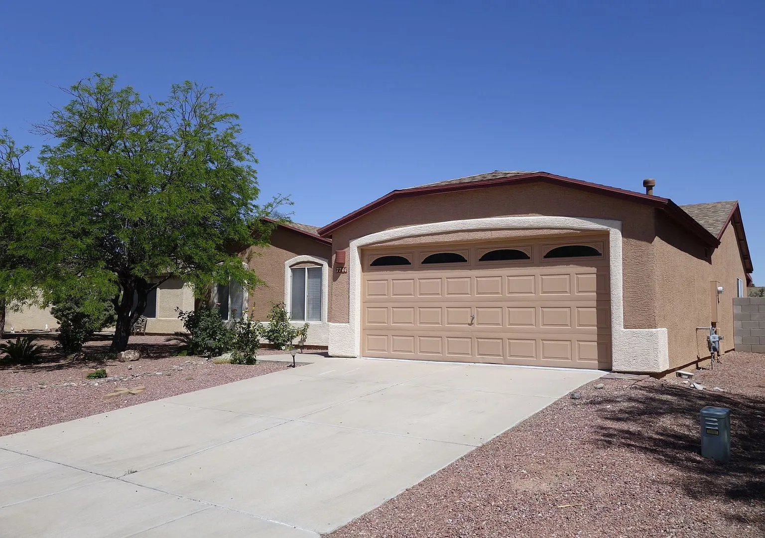 NW (Silverbell and Continental Reserve) 3 bedroom, 2 bath house with a/c garage and fenced yard! — Photo 1