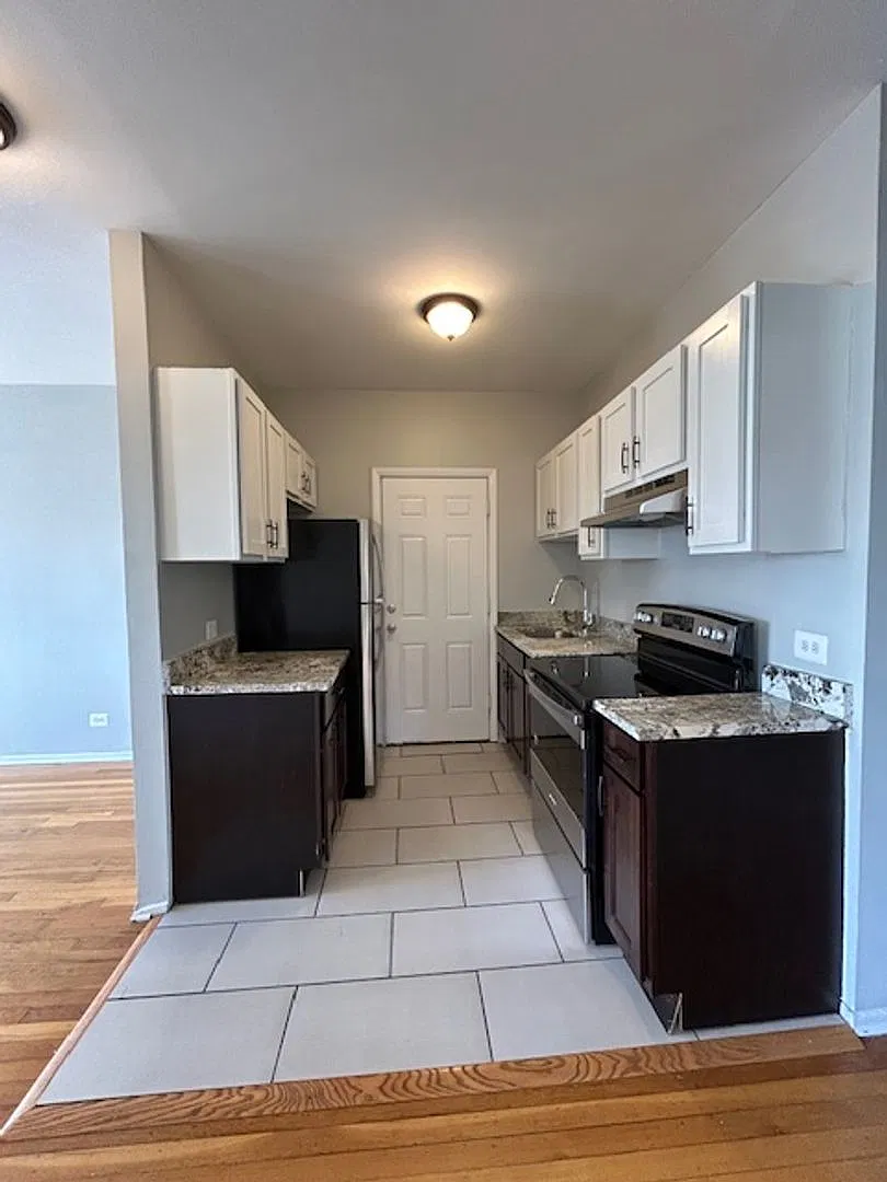 1724 W Jonquil Ter — Photo 1