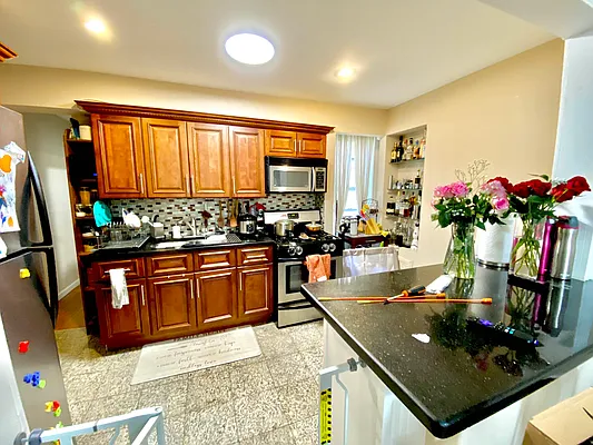 Rented by Amorelli Realty | media 1