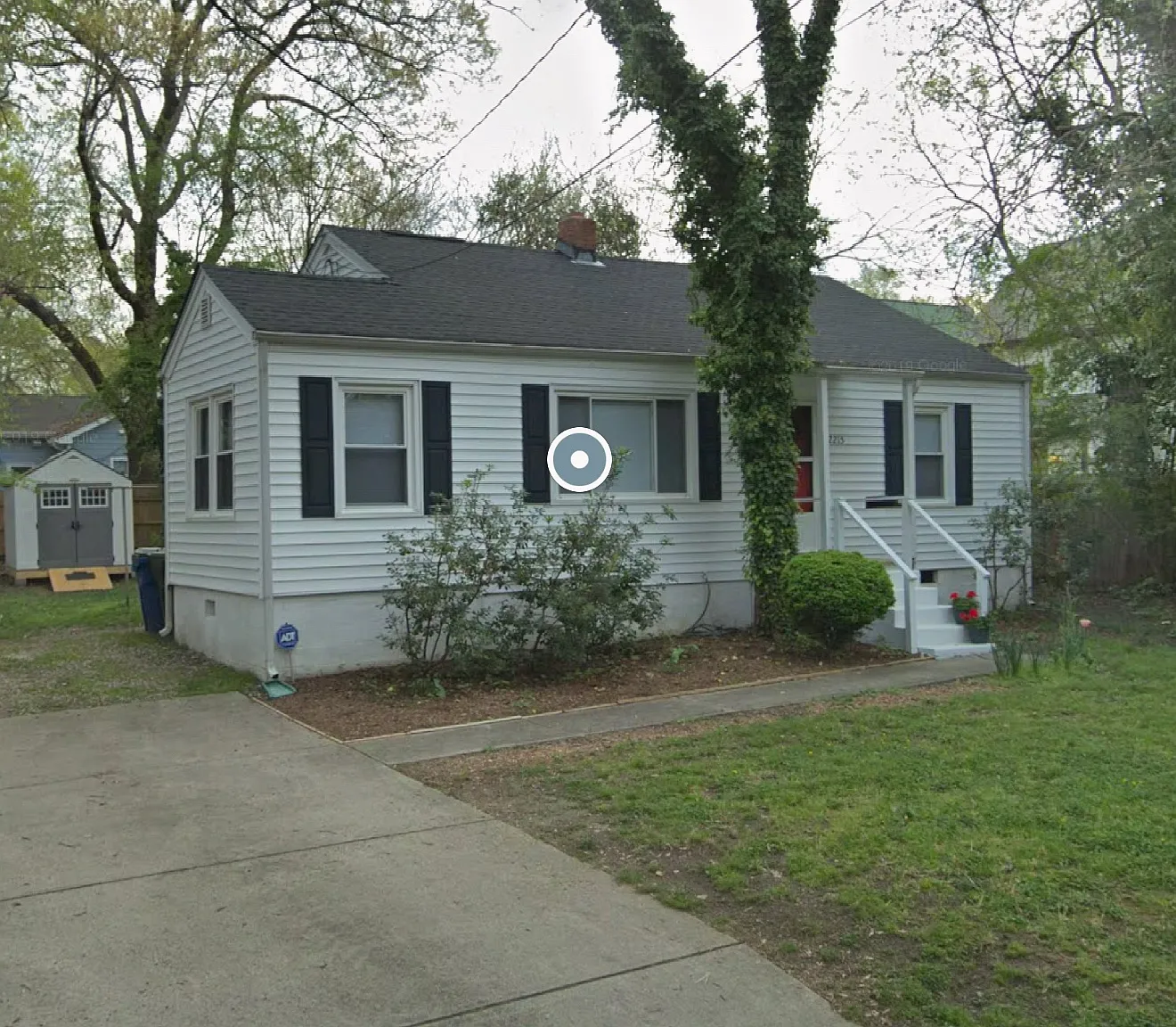 3 bed, 1.5 bath, 1063 sqft, $2,000 — Photo 1