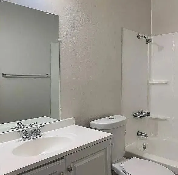 4431 E Hedges Ave #D — Photo 4