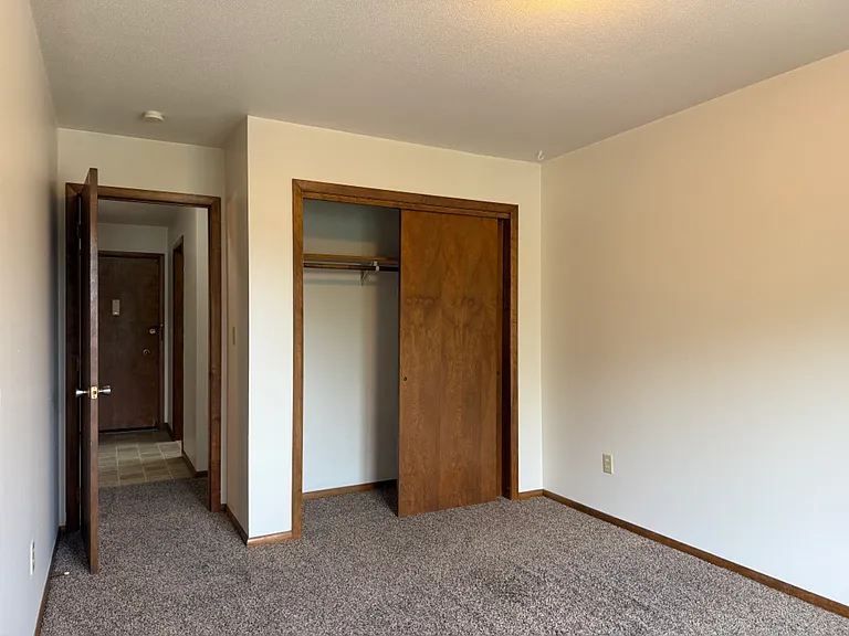 Cottonwood Apartments — Photo 9