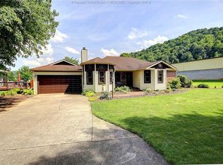 17 Bayberry Ln, Winfield, WV 25213