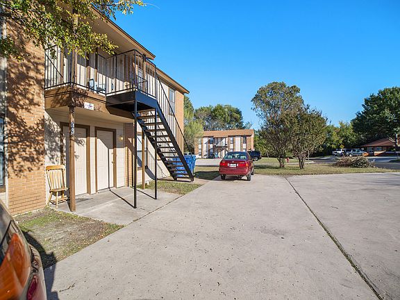 5th image of 205 A-d South Dr