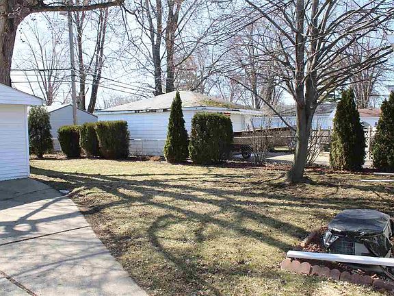 4th image of 22600 Garfield St