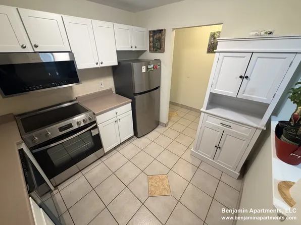 32 Whites Ave #E442, Watertown, MA 02472