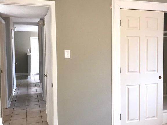 3rd image of 220 Briarwood Dr