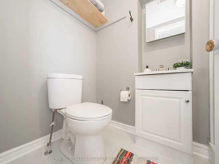 74 De La Salle Blvd — Photo 8