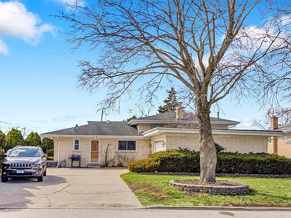 3rd image of 4530 Butterfield Rd