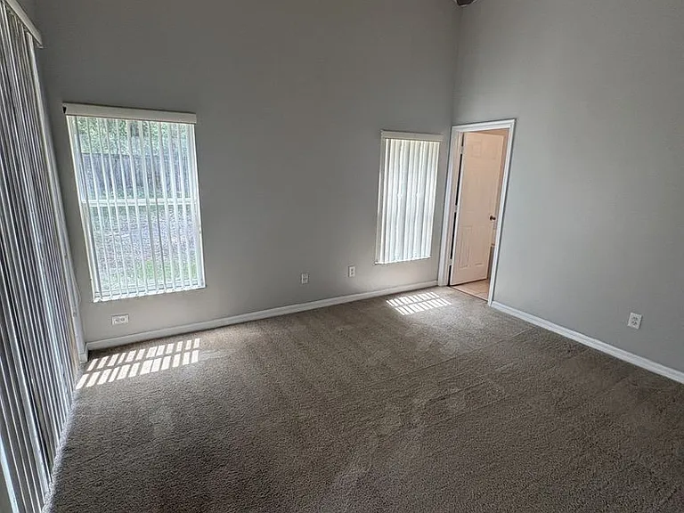 2033 Kaylas Ct — Photo 6