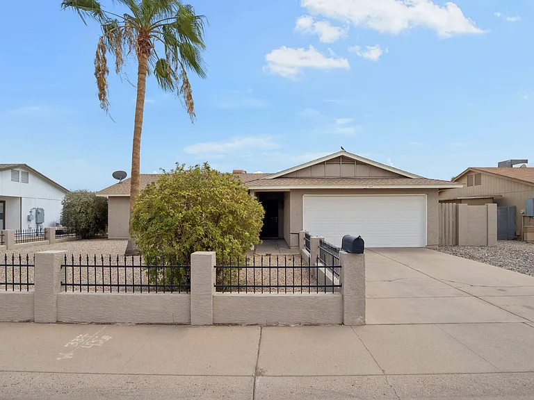 737 W El Prado Rd — Photo 1
