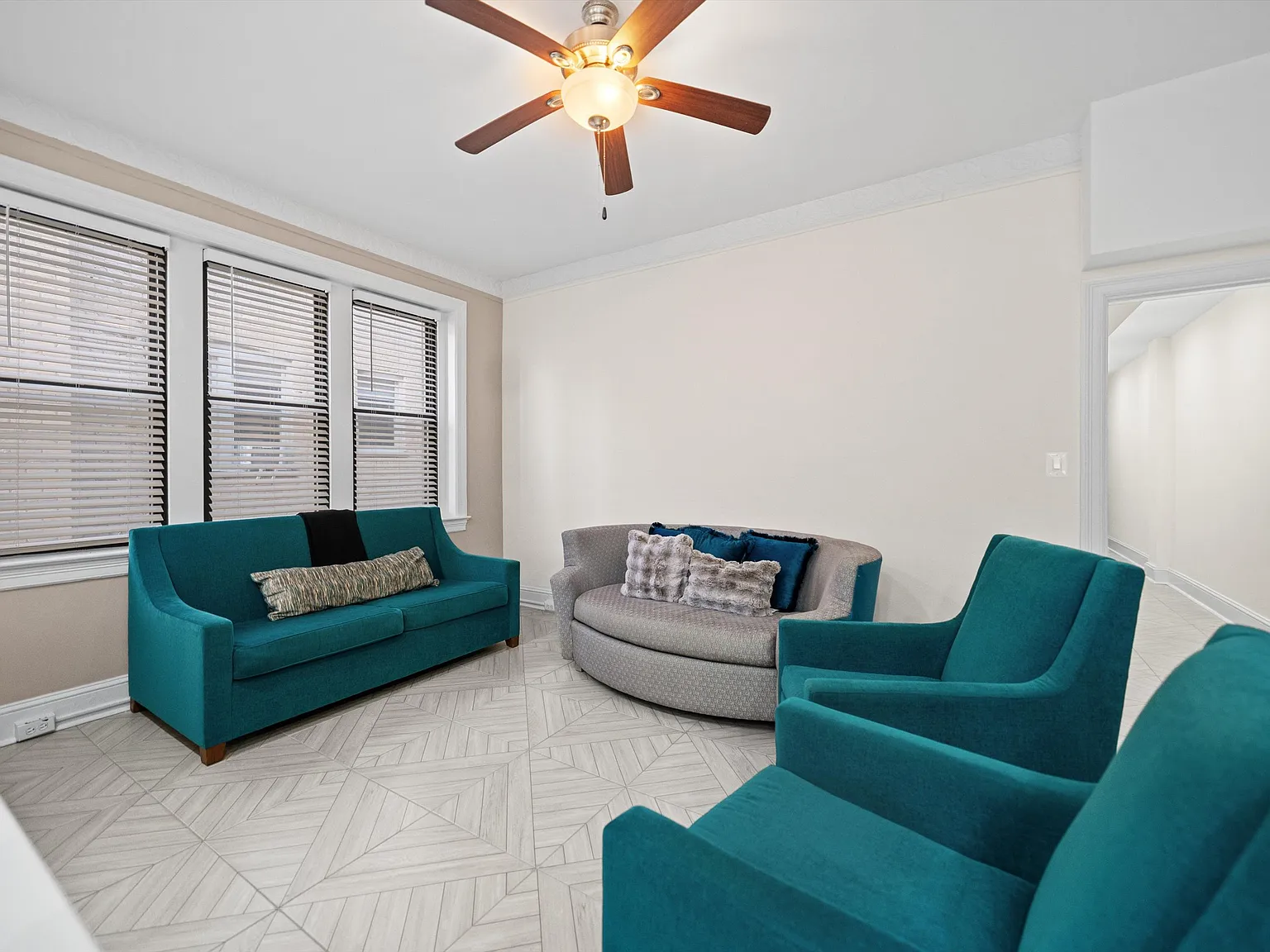 2 bed, 1200 sqft, $4,350 — Photo 2