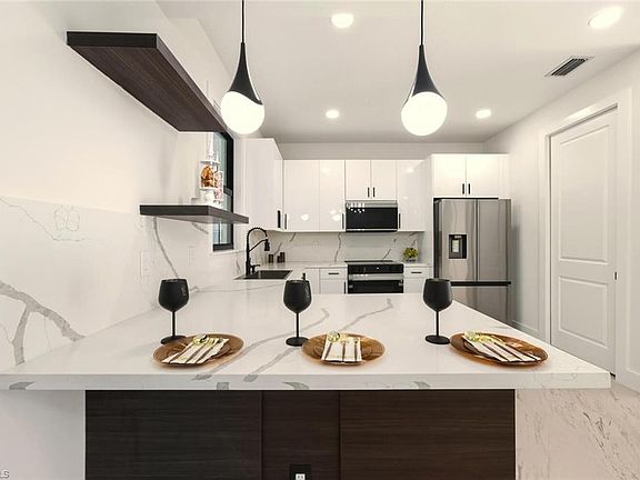 4th image of 3437 70th AVE NE