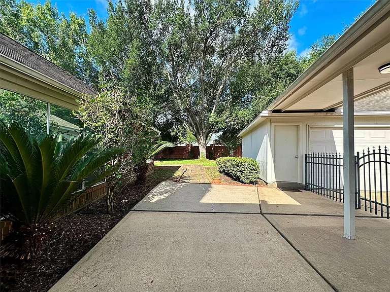 1318 Cedar Terrace Ct — Photo 32