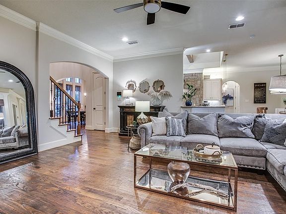3rd image of 8117 Seville Dr