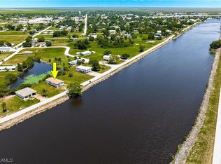 906 Riverside Dr SW, Moore Haven, FL 33471