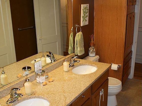 4th image of 1312 W Montrose Ave #1