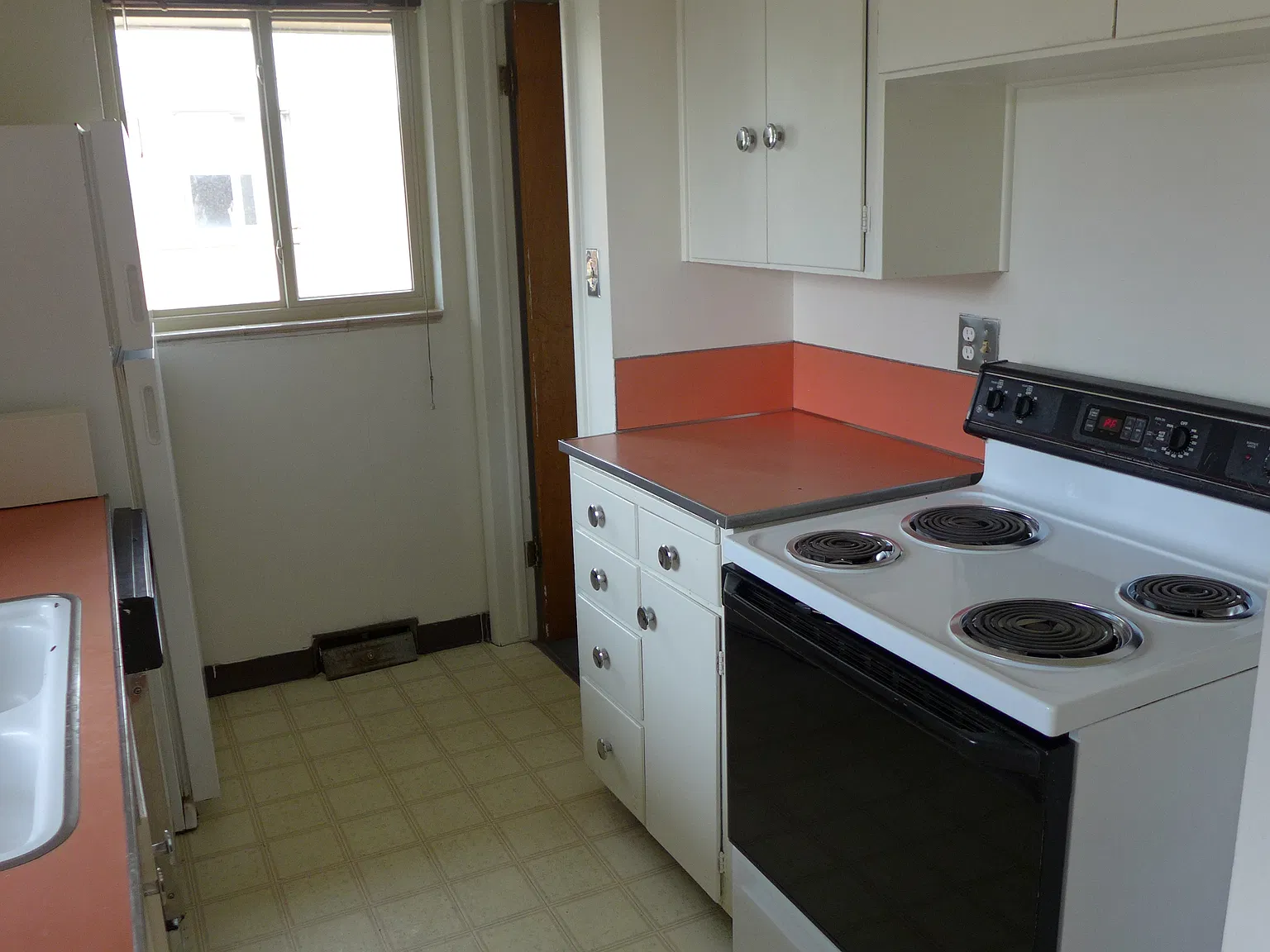 5 bed, 2060 sqft, $6,600 — Photo 4