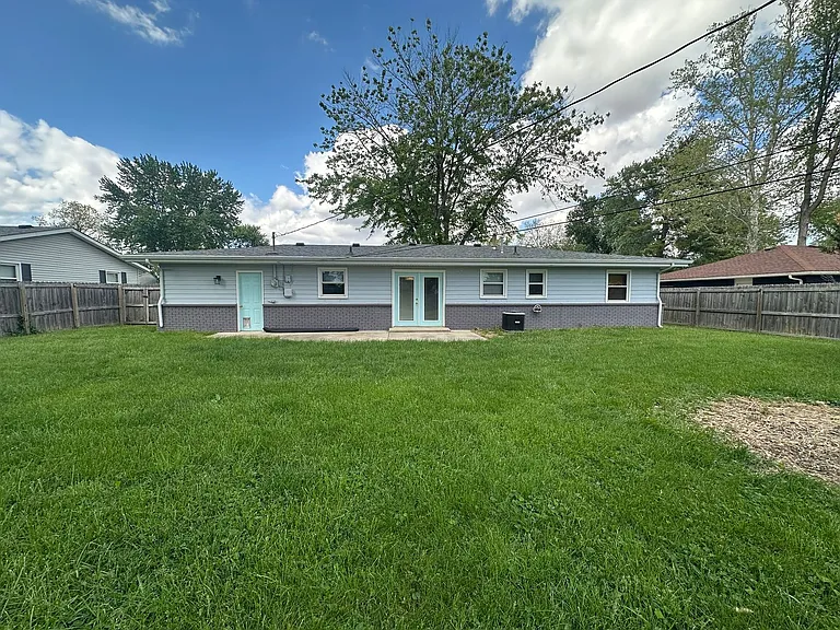 2063 W Highland Ln — Photo 18