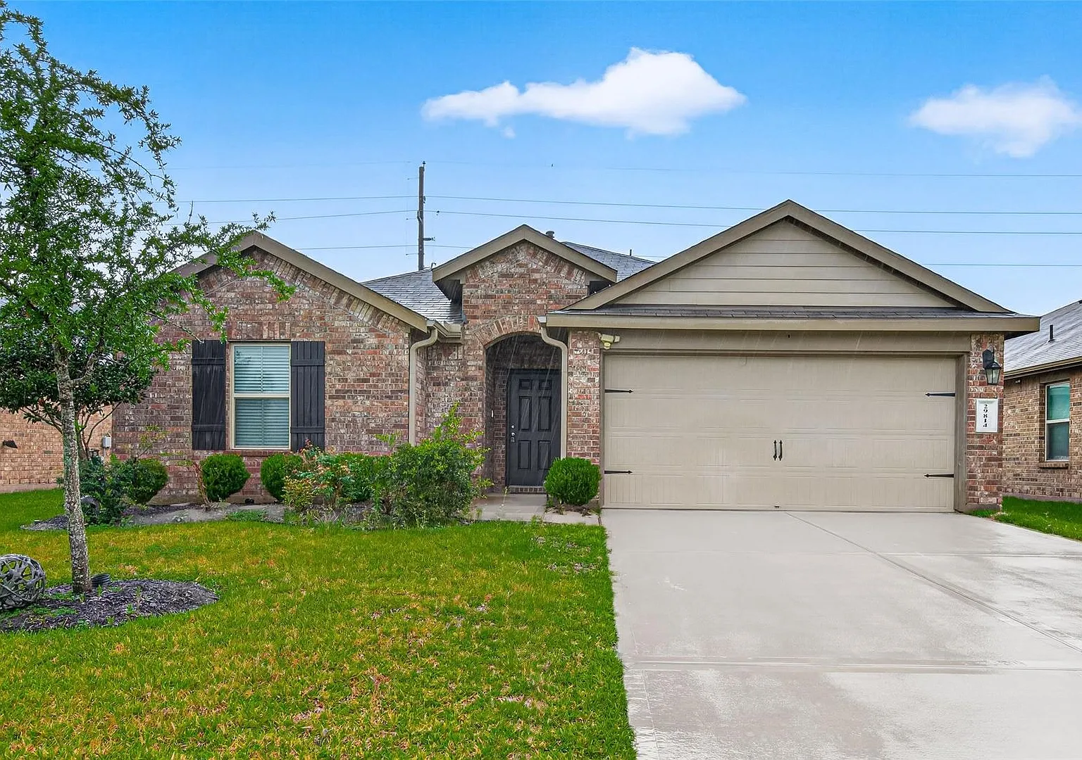 Located in the desirable Tamarron community, this well-maintained single-story home offers 4 bedr... — Photo 1