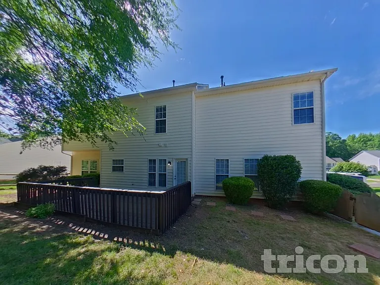 1002 Hollingdale Ct — Photo 18