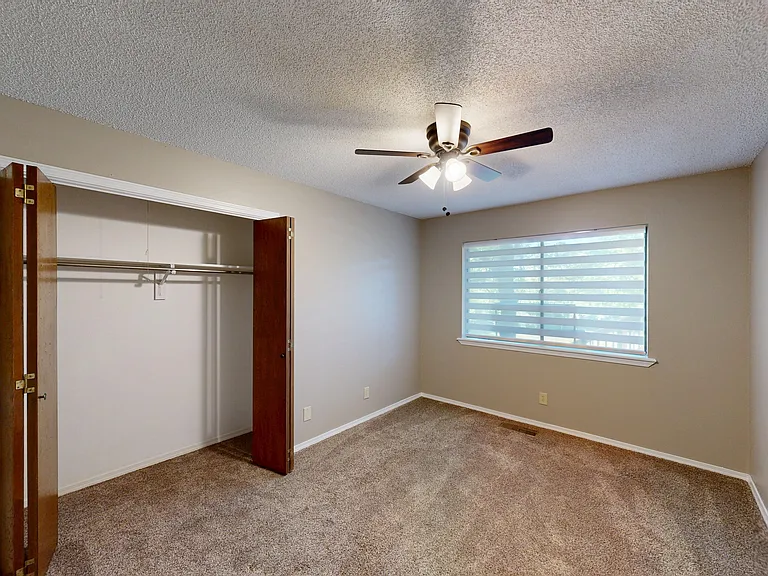 1275 N Gregg Ave — Photo 37