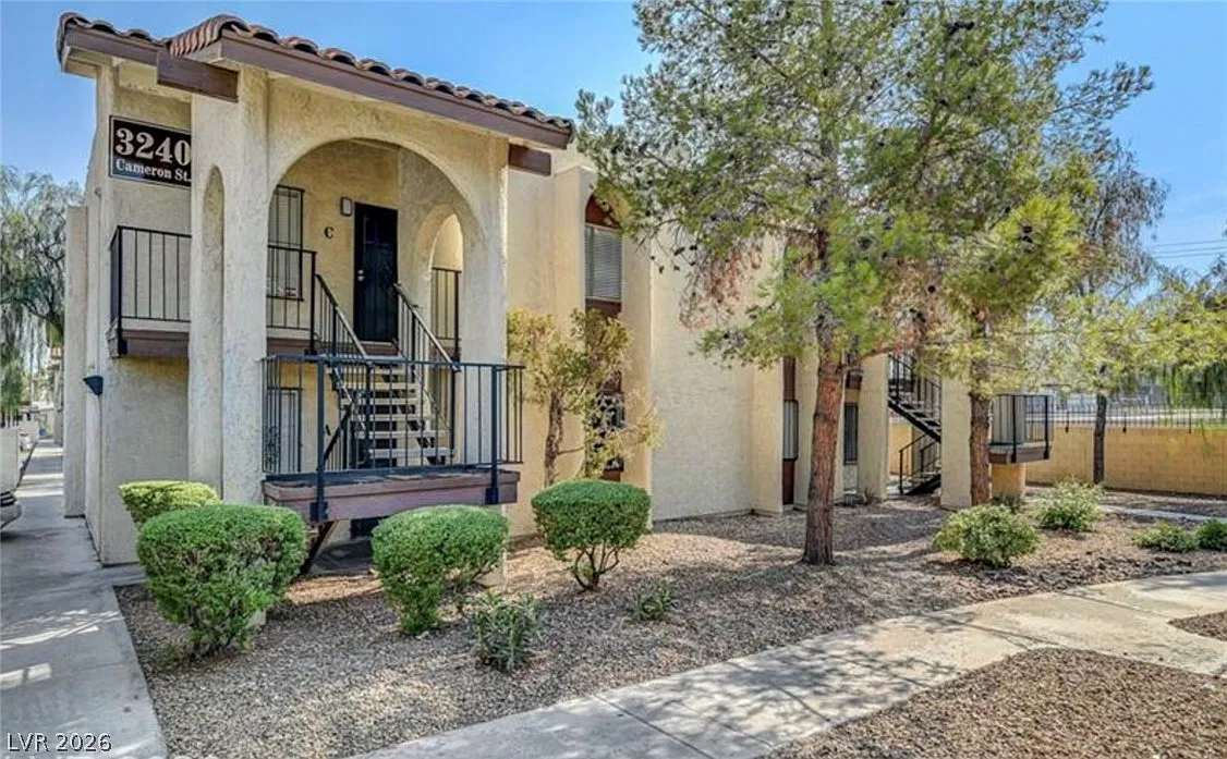 2 bed, 2.0 bath, 922 sqft, $1,400 — Photo 1