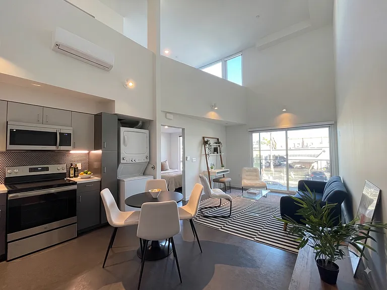 nBetween — Photo 6