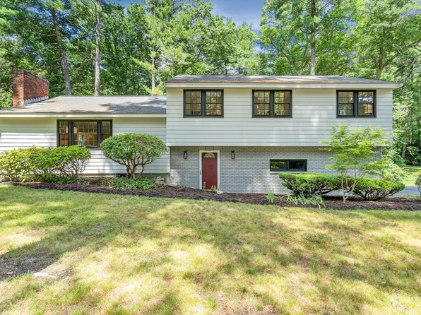 310 Hayward Mill Rd, Concord, MA 01742