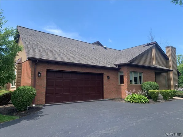833 Carriage Ln, Lewiston, NY 14092