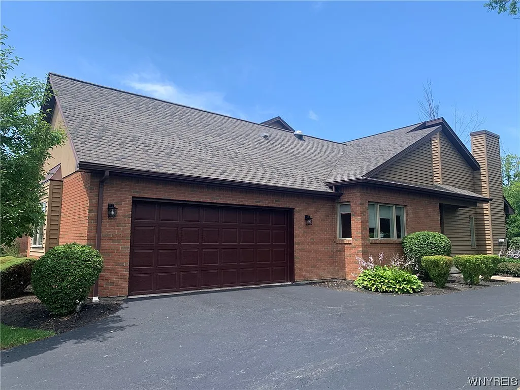 833 Carriage Ln photo 1
