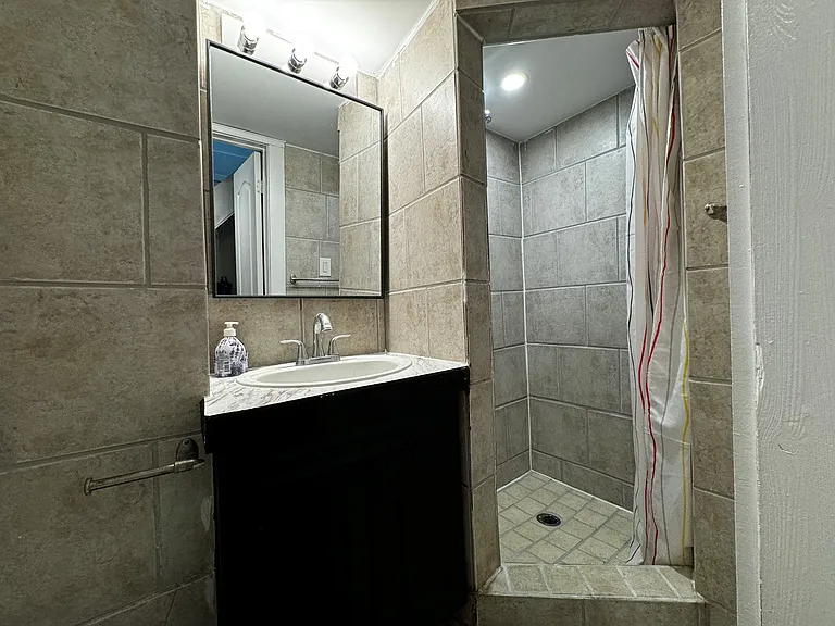 121 University Ave E #2 — Photo 17