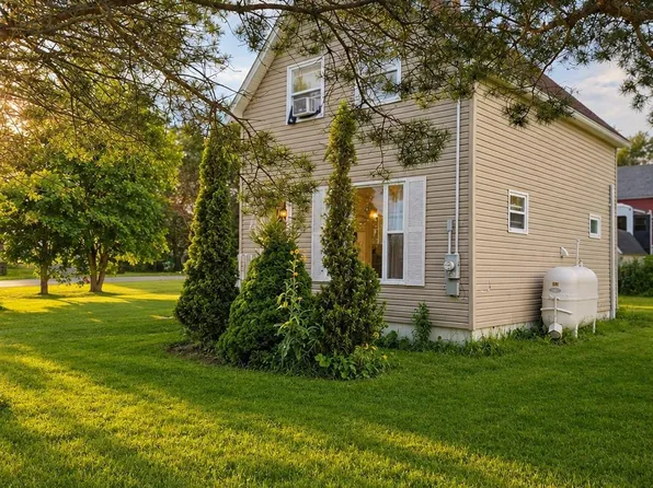 24 Barrington St, Sydney Mines, NS B1V 1P9