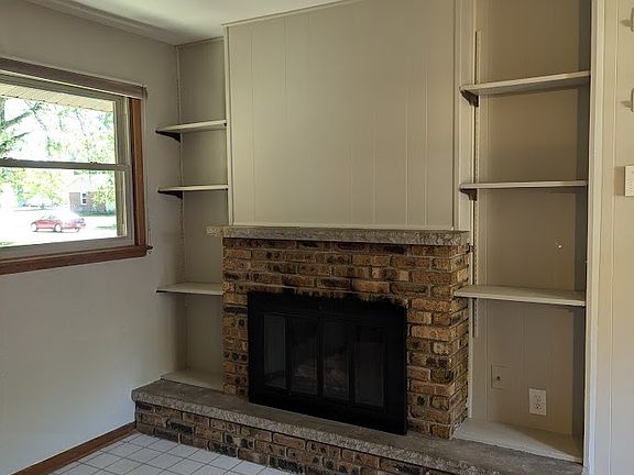4th image of 123 W Royal Dr