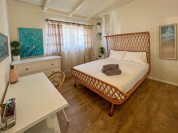 4th image of 3229 Ocean Front Walk