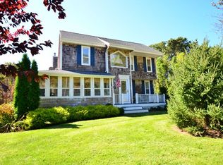 14 Washington Ave E, Hampton Bays, NY 11946