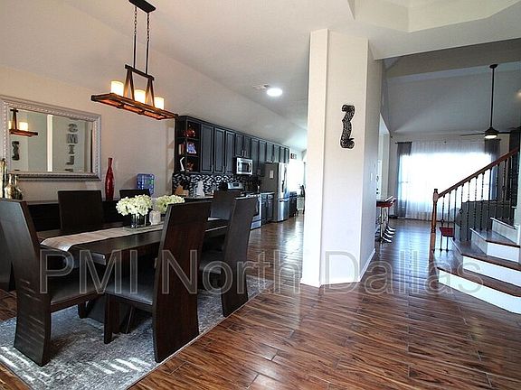 4th image of 321 Carissa Ct