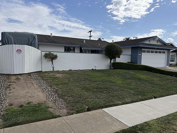 3rd image of 1814 Pescadero Dr