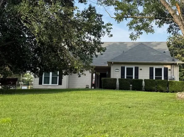 3367 Clearwater Dr, Clarksville, TN 37042