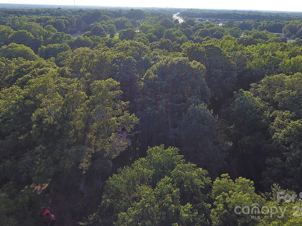 2nd image of 598 Two Pond Rd