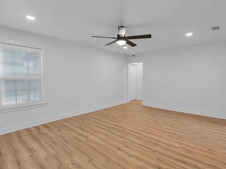 2525 Cole Ave — Photo 3