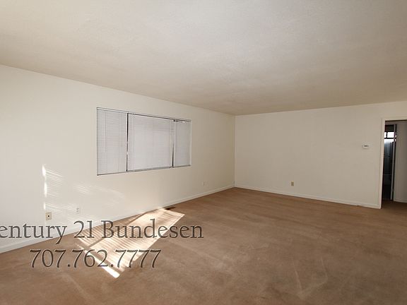 4th image of 704 N Kentucky St