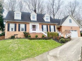 102 Cambridge Dr, Huntington, WV 25705