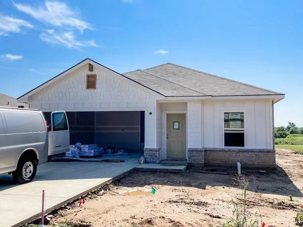 941 Martin St, Chandler, TX 75758